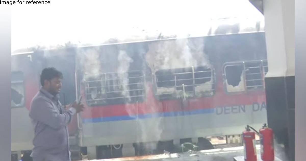 Anti-Agnipath protest: Protestors vandalise Secunderabad railway station premises, set train ablaze